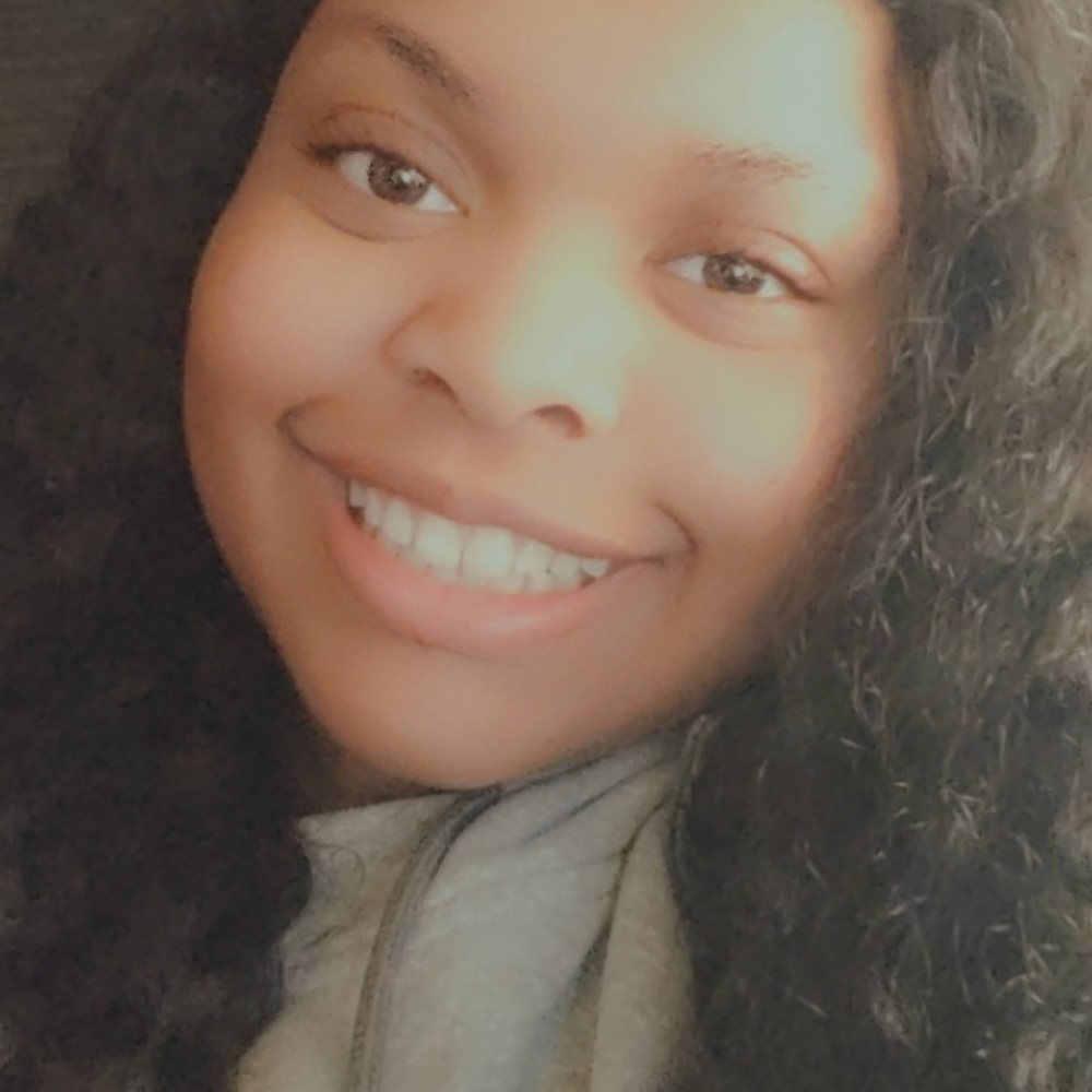 Meet your Posher, Alexis
